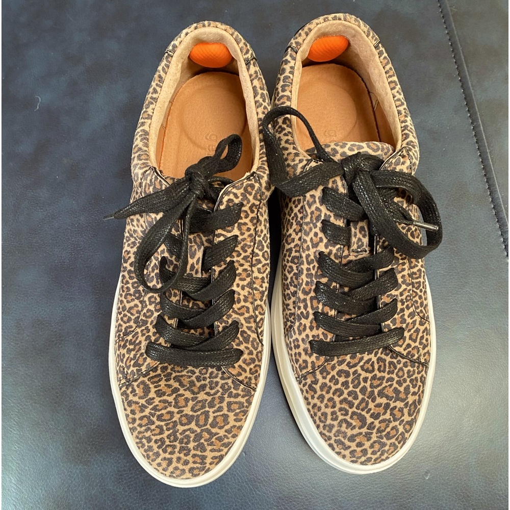 Kenneth Cole lace up Sneakers SALE